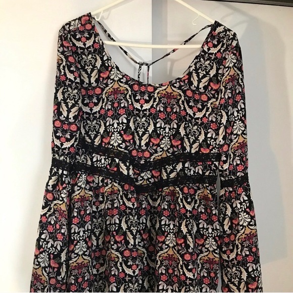 Band of Gypsies Bell Sleeve Dress W/Pockets - Picture 4 of 6